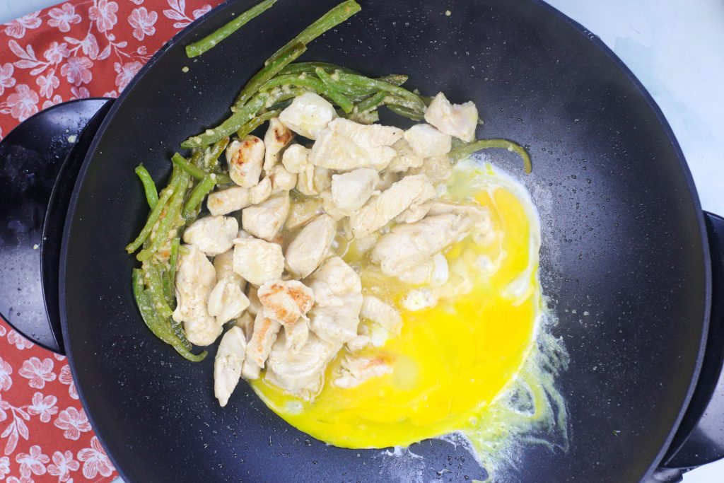 veggies and chicken in the wok with eggs