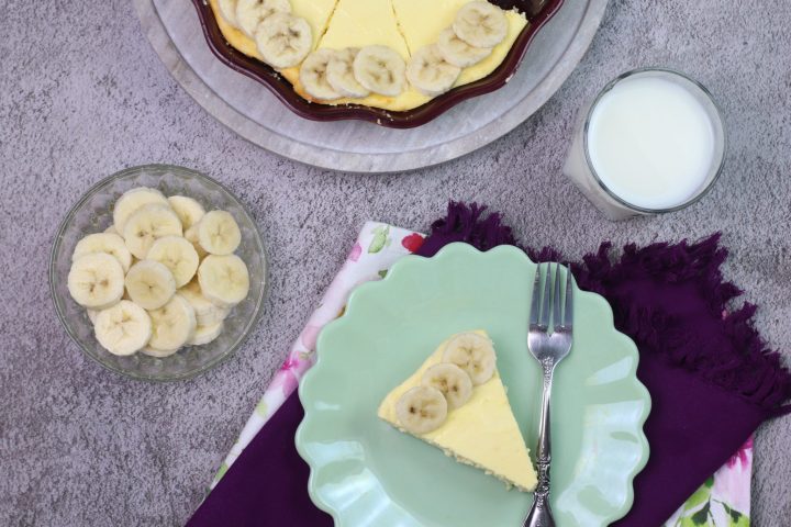 overhead of banana pudding cheesecake