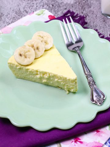 banana pudding cheesecake on a green plate