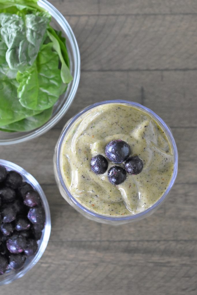 Green Spinach Smoothie with blueberries