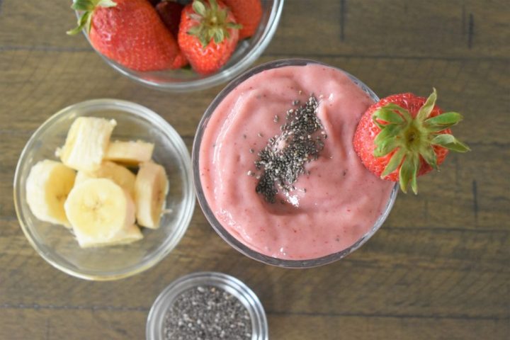 Strawberry Mango Smoothie with the ingredients next to it.