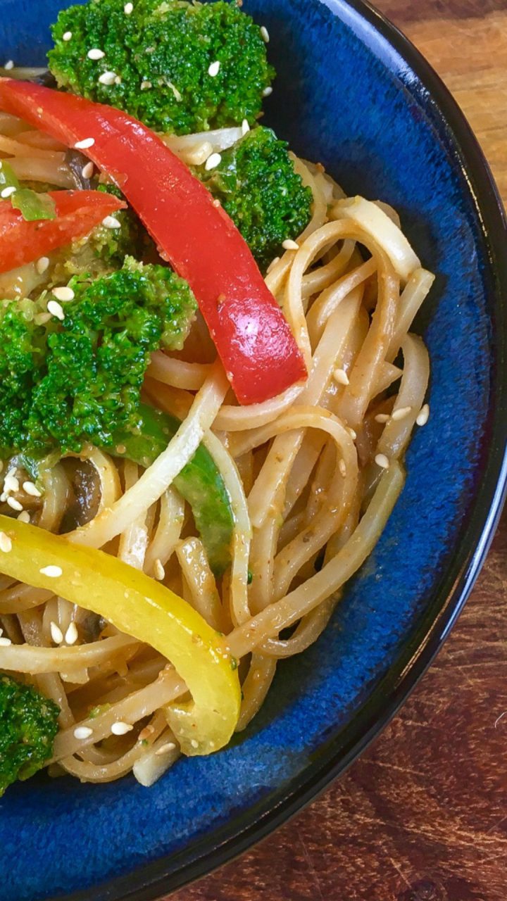 spicy peanut noodles in a blue bowl