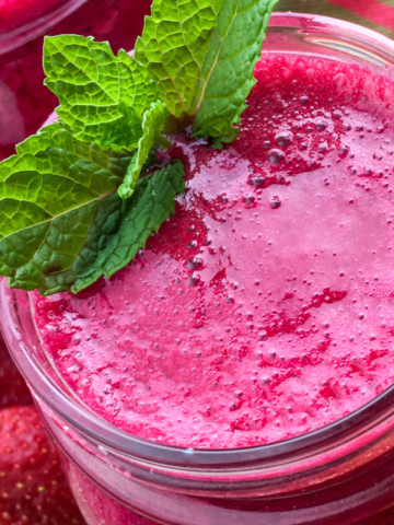 Delicious Beet and Berries Smoothie
