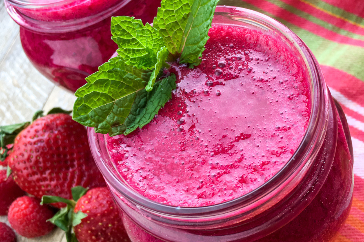 Delicious Beet and Berries Smoothie
