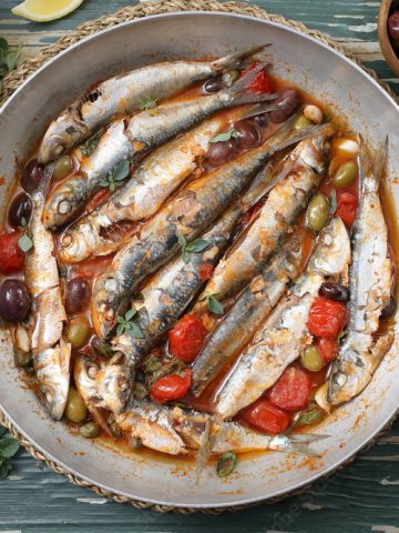 pesce azzurro sardine gratinate con pomodor e olive